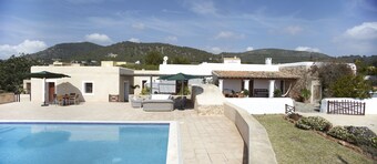 Luxury villa 6 double rooms. Classic Ibizan rustic-style finca