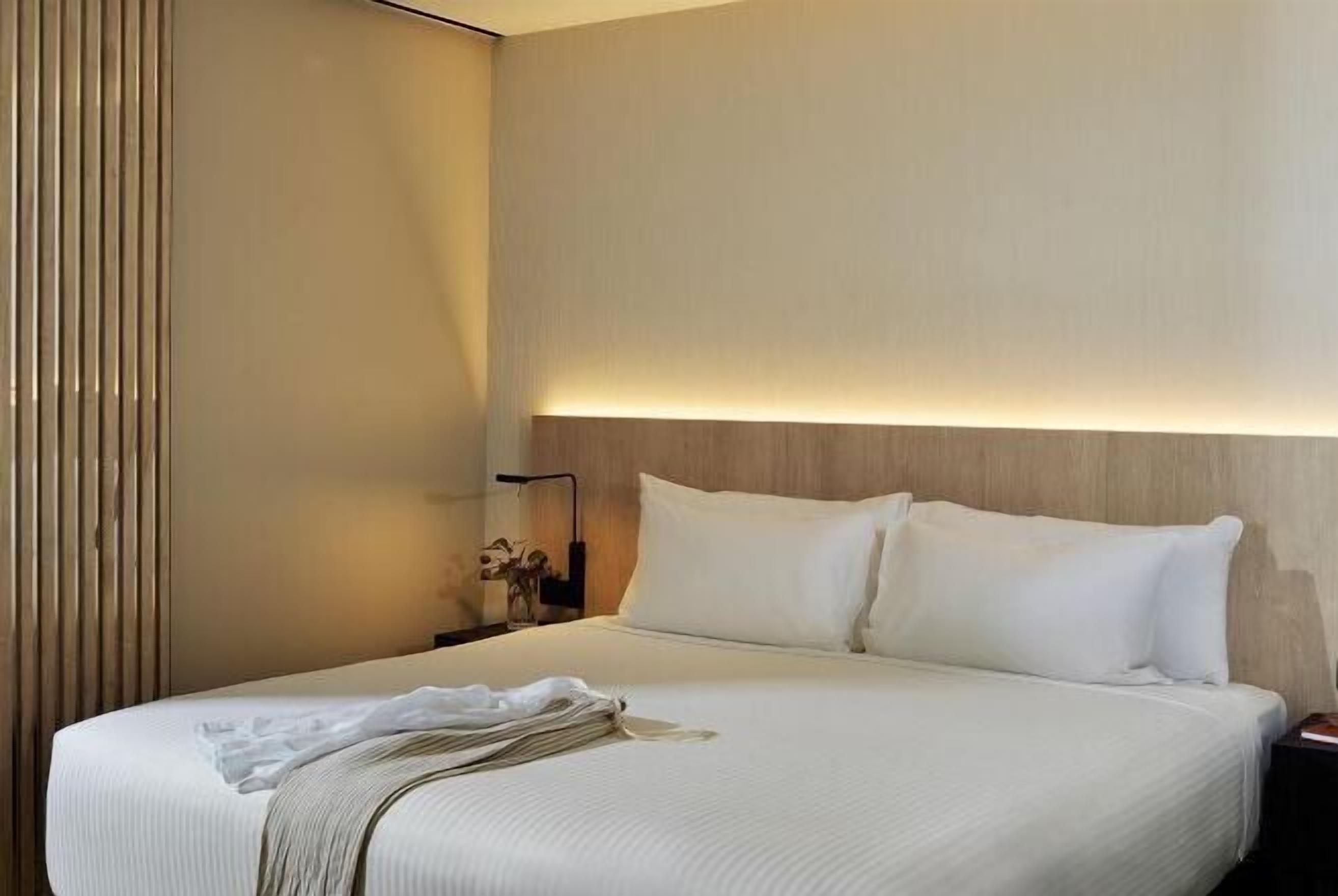 Egyptian cotton sheets, premium bedding, pillow-top beds, minibar