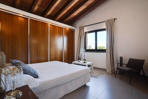 4 bedrooms, in-room safe, iron/ironing board, travel cot