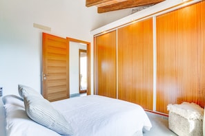 4 bedrooms, in-room safe, iron/ironing board, travel crib - Bellpuig Finca for 10 people with Pool in Arta (Arta)