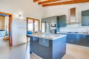 Fridge, microwave, oven, stovetop - Bellpuig Finca for 10 people with Pool in Arta (Arta)
