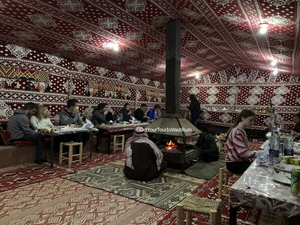 تناول الطعام