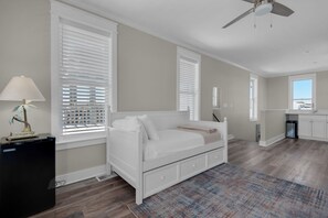 3 bedrooms, iron/ironing board, free WiFi, bed sheets - FANTASTIC RENOVATION! STEPS TO LAGOON POOL! BEST SEACREST BEACH LOCATION! (Seacrest)