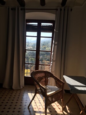 双床房, 公共浴室 (Carboneres) | 客房景观