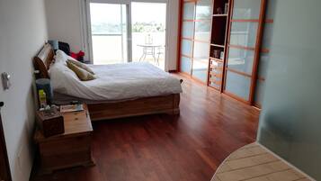 4 habitaciones, tabla de planchar con plancha y wifi gratis