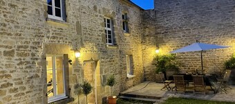 La Maison Templière (Classée 4*)with swimming pool and jacuzzi