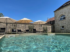 Outdoor pool - La Maison Templière (Classée 4*)with swimming pool and jacuzzi (Gigny)