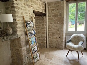 Interior - La Maison Templière (Classée 4*)with swimming pool and jacuzzi (Gigny)