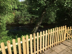 Property grounds - Charming Waterside Cottage in the heart of Speyside (Glenlivet)