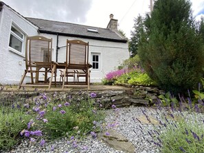 Terrace/patio - Charming Waterside Cottage in the heart of Speyside (Glenlivet)