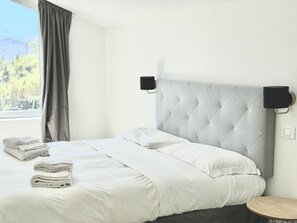 ห้องเอ็กเซกคิวทีฟสวีท | เครื่องนอนระดับพรีเมียม, ผ้านวมขนเป็ด, โต๊ะทำงาน