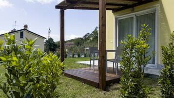 1 Schlafzimmer, hochwertige Bettwaren, Daunenbettdecken, Schreibtisch