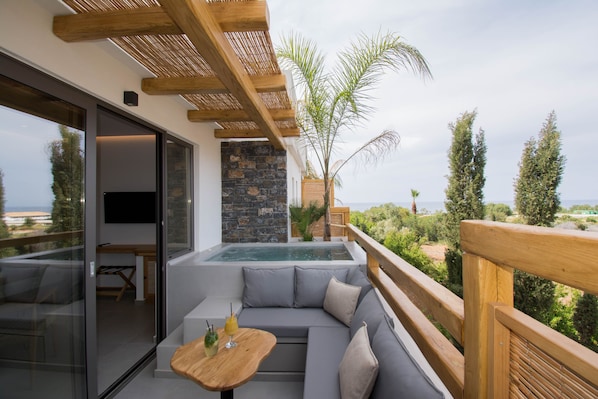 Deluxe kamer | Een kluis op de kamer, individueel gedecoreerd, individueel gemeubileerd