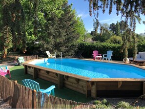 Outdoor pool, a heated pool - Gite classified 3 * From Here and Elsewhere "Outbuilding in a house region: Bordelais (Saint-Morillon, La Brede)