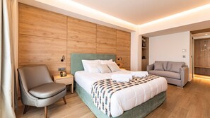 Minibar, caja de seguridad en la habitación y decoración personalizada 