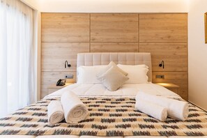 Deluxe Double Room | Minibar, in-room safe, individually decorated, desk - Hotel Acandia (Rhodes)