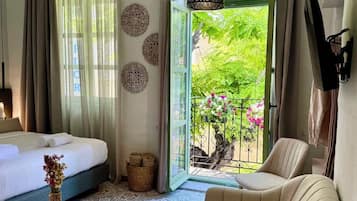 Chambre Double Tradition | Minibar, coffres-forts dans les chambres, décoration personnalisée