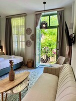 Traditional Double Room | Minibar, in-room safe, individually decorated, desk