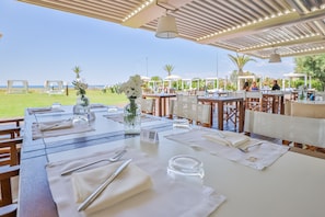 Outdoor dining - Beach Club 93 (Capaccio-Paestum)