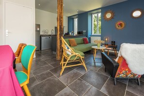 TV, DVD player, stereo - holiday home with private pool and large covered terrace. (La Bachellerie)