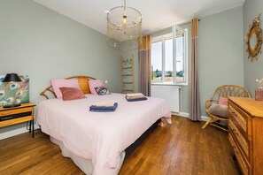 3 bedrooms, iron/ironing board, WiFi, bed sheets - holiday home with private pool and large covered terrace. (La Bachellerie)