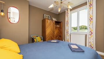 3 bedrooms, iron/ironing board, WiFi, bed sheets