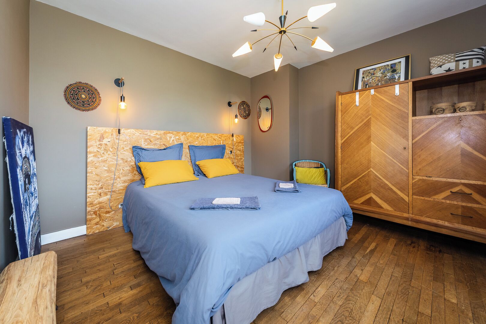 3 habitaciones, tabla de planchar con plancha, wifi y ropa de cama 