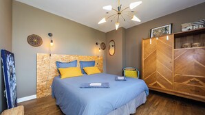 A bedroom with a bed, wooden headboard, and a wardrobe. - holiday home with private pool and large covered terrace. (La Bachellerie)
