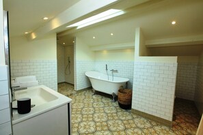 Deluxe Suite (Dans les Ormes) | Bathroom