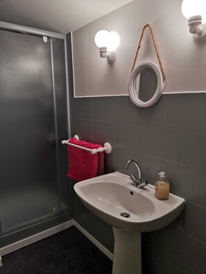 Bruser, håndklæder, Sæbe, Toiletpapir