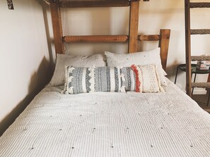 Free WiFi, bed sheets