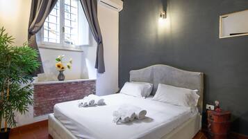 1 chambre, bureau, fer et planche Ă repasser, lit parapluie