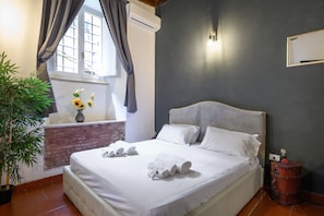 1 Schlafzimmer, Schreibtisch, Bügeleisen/Bügelbrett, Reisekinderbett