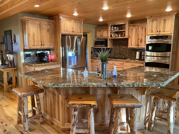 ثلاجة، ميكروويف، فرن، موقد طهي مسطح