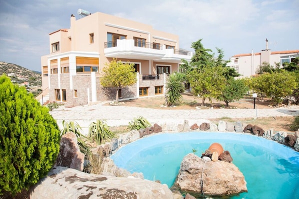 المنشأة من الخارج