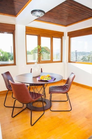 Villa, Mehrere Schlafzimmer | Wohnbereich | Flachbildfernseher, Kamin