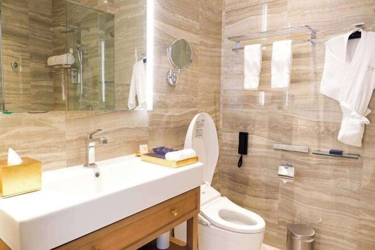 Rainfall showerhead, eco-friendly toiletries, hair dryer, bathrobes