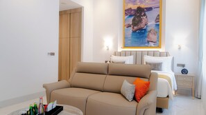 1 Bedroom Executive | Két bảo mật tại phòng, bàn, bàn ủi/dụng cụ ủi quần áo 