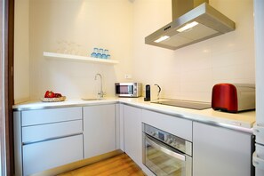 Fridge, microwave, oven, stovetop - Spacious Apartment in Palma Old Town, Fully Equipped, Wifi, AC, Central , Bright (Palma de Mallorca)