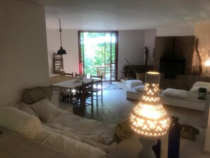 TV, fireplace, table tennis - Magic Stone Villa in the Forest (Scandriglia)