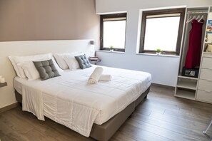 Chambre Double Deluxe | Literie de qualité supérieure, couette en duvet d'oie