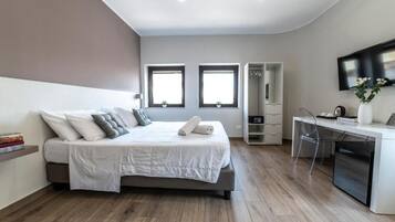 Deluxe Quadruple Room | 1 bedroom, premium bedding, down duvets, memory-foam beds