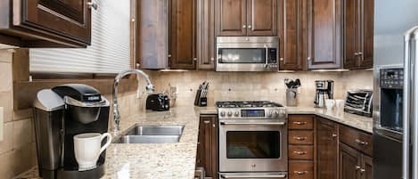 Fridge, microwave, stovetop, dishwasher