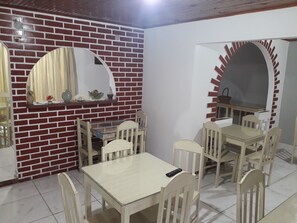 Free daily continental breakfast - Pousada Barão do Javary (Miguel Pereira)