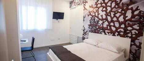 Minibar, coffres-forts dans les chambres, bureau, chambres insonorisées