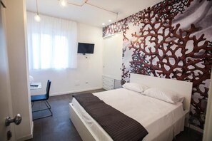 Deluxe Double Room | Minibar, in-room safe, desk, soundproofing - Caicco suite (Margherita di Savoia)