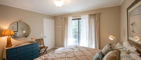 2 habitaciones, escritorio, tabla de planchar con plancha y wifi gratis