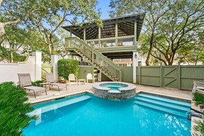 Et oppvarmet basseng