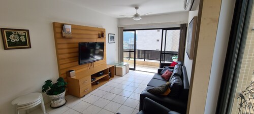 Apto Amplo, Confortável , 1 min Praia, Late Checkout