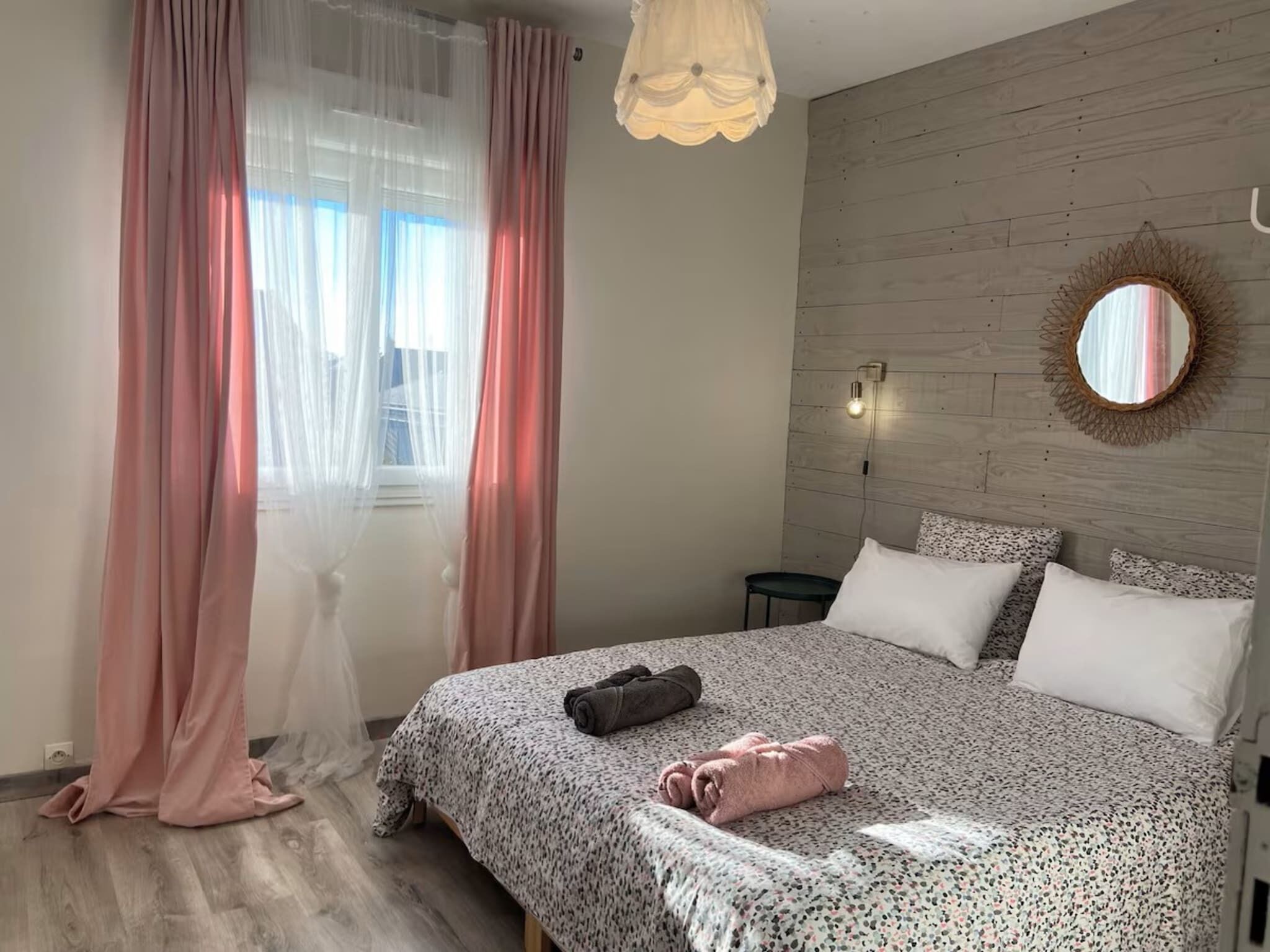 3 bedrooms, desk, travel cot, free WiFi